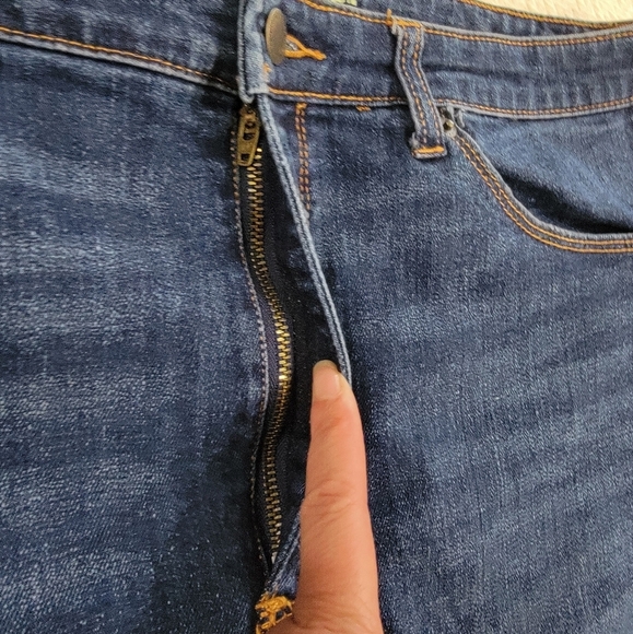 Universal Thread Denim Blue Skirt Size 14 Cut Off Jeans Frayed Hem Fringe - Picture 6 of 13